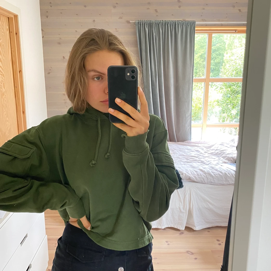 SUPERMYSIG HOODIE FRÅN WEEKDAY - 90