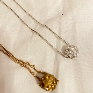 Handgjorda halsband  - Pris gäller st. (Gjort de helt själv) NYA halsband, köp gärna)) frakt 15kr