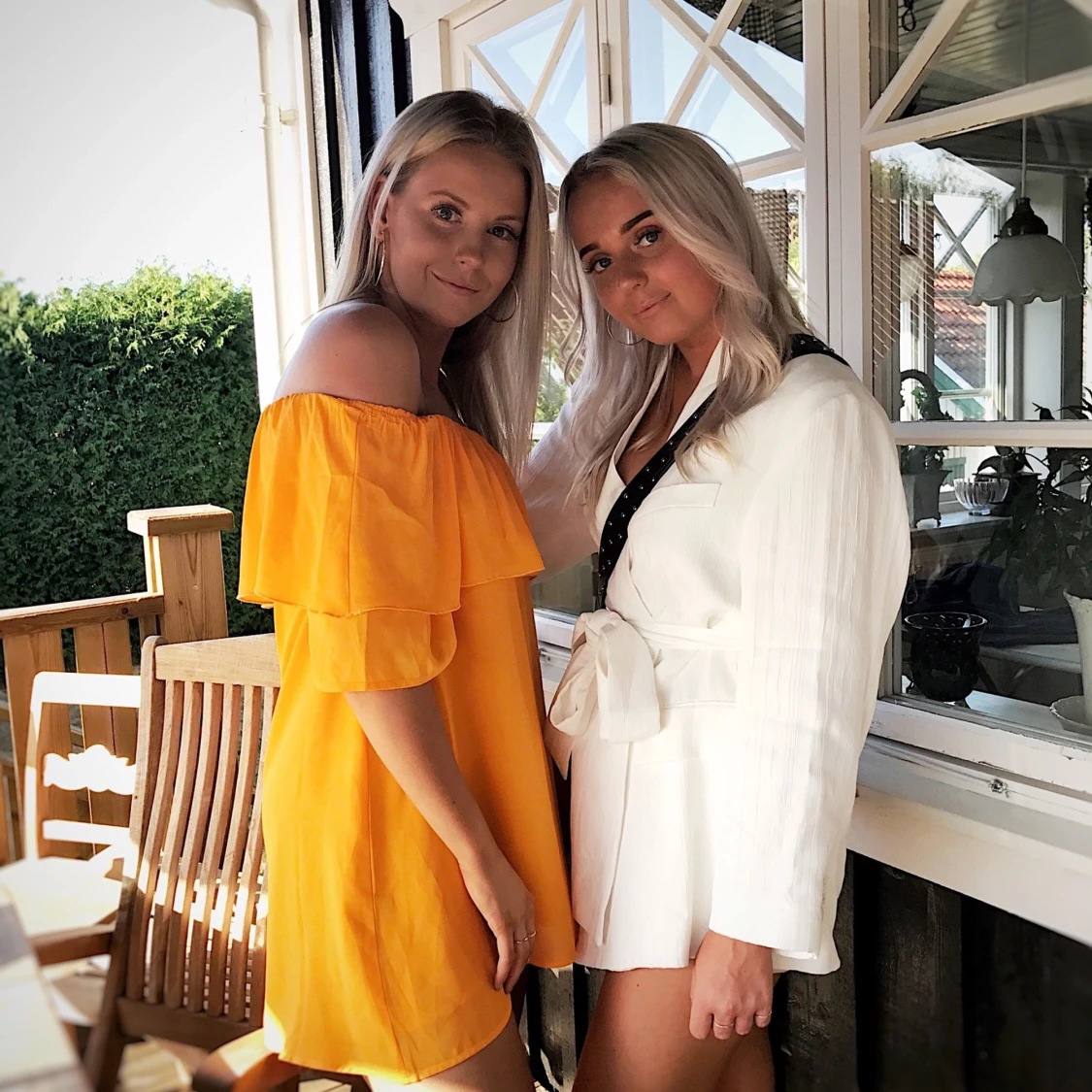 Orange off-shoulderklänning - 90