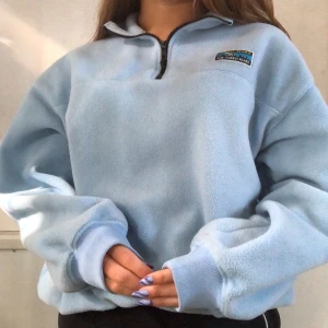 Ljusblå fleecetröja - -