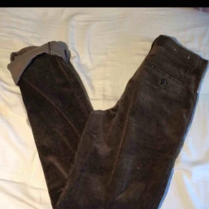  - Supersnygga bruna manchesterbyxor från dobber. Nypris 599kr. Säljer då de tyvärr är för små för mig