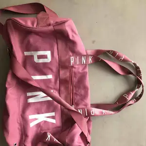PINK sport bag, alldrig använd köpt i London för typ 800 kr 