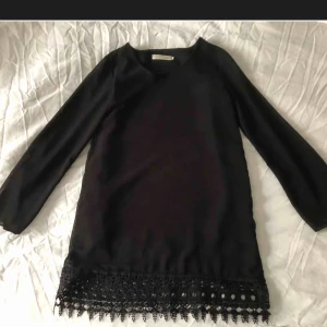  - Klänning/ blus/ tröja