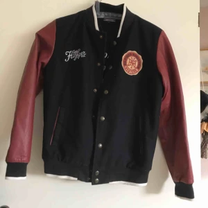  - Jacka i äkta skinn i ärmarna 