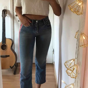 - snygga Jeans! Med tygrand på sidorna❤️💙