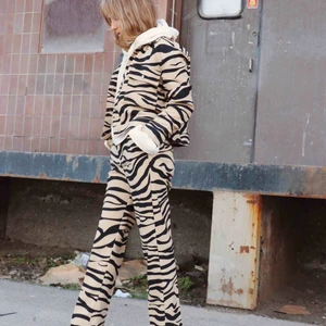  - Set, byxa + jacka  Frakt ingår inte. 