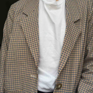  - Kavaj från monki i storlek XS. Använd cirka 2 gånger! Har även matchande kostymbyxor till, skriv om du är intresserad av dom också! Frakten ingår inte i priset