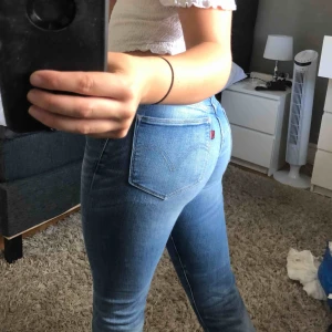  - Helt oanvända Levis jeans! Boyfriend skinny fit