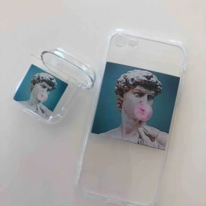  - AirPod skal och matchade iPhone skal (finns i iPhone 8 eller iPhone 8 Plus) En för 100kr eller båda för 160kr! Fraktar eller möts upp! 
