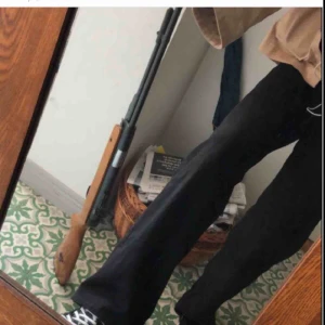  - Favorit monki Yoko jeans i strl 26! Säljer pga jag har ett till par. Sparsamt använda och något urtvättade pris går att diskutera (köpta för 400kr)! Frakt tillkommer!! (Obs lånade bilder!!!)