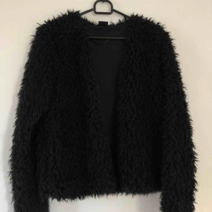  - Säljer nu min pälsjacka! Den är i ett super bra skick! Sparsamt använd ☺️