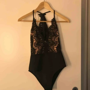  - Snygg body från Nelly😻 Frakten är inkluderad i priset 