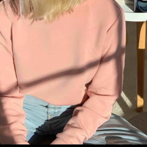  - Mauve-rosa tjocktröja från ISTAY. I fint skick. Storlek M men passar som en S-M. 