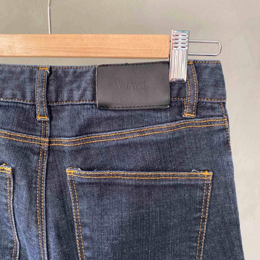Jeans från Whyred i extremt bra skick, knappt använda. Stretchiga men av ”ordentligt” jeanstyg. Köparen står för frakt 📦 tar swish 💕. Jeans & Byxor.