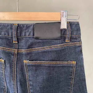 Jeans från Whyred i extremt bra skick, knappt använda. Stretchiga men av ”ordentligt” jeanstyg. Köparen står för frakt 📦 tar swish 💕