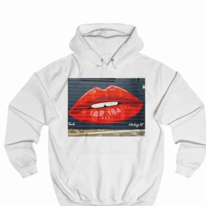  - En superfin och stilren hoodie från the cool elephant. Den är endast använd några gånger så i fint skick! Köptes för 600 på hemsidan. Säljer då den inte riktigt kommer till användning:(