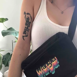  - Cool magväska från Wrangler! Har knappt använt den så den är som ny! Köpare står för frakt 💖