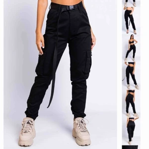  - Skit snygga byxor från Madlady i svart. Ska köpa i mindre storlek därför säljs dessa. De är använda typ 3 gånger och är i lika bra kvalitet som när de köptes. Nypris: 499kr💕 (det svarta skärpet ingår ej) 