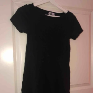  - Svart lite tunnare klänning