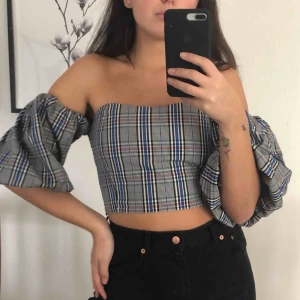  - Off shoulder topp med puffärmar från Zara! Dm vid intresse 🥰