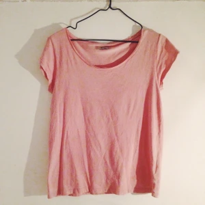 Acne t-shirt xs men funkar på en small o lång också. Borde styrkas! 🙊 - Acne t-shirt xs men funkar på en small o lång också. Borde styrkas! 🙊