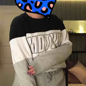 Sweatshirt från new yorker💋 mysig och bra fit:) (frakt står köparen för och det ingår inte i priset)