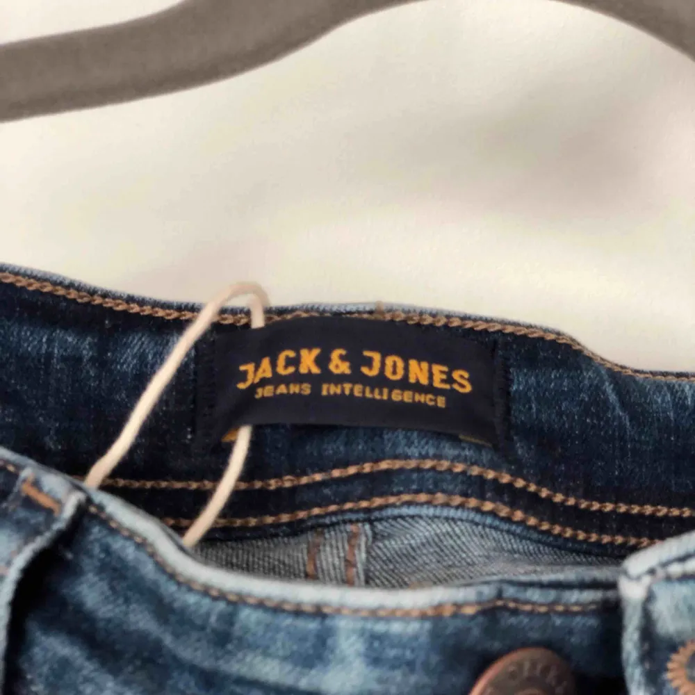 Oanvända jeans från jack&jones.  Nypris 799 Model herr, Slim fit/Glenn . Jeans & Byxor.