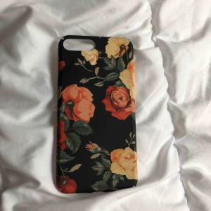  - Skal som passar iPhone 7/8 plus i fint skick som knappt är använd! 