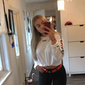  - Riktigt snygg fila tröja, köpte för 399kr. Använd men i mycket fint skick! 