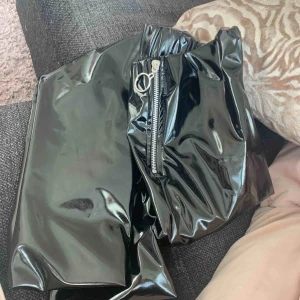  - Lackbyxor från Nelly storlek small, använda 1 gång. Frakt ingår. 