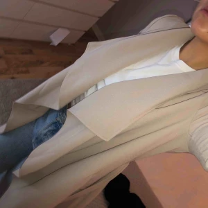  - Tunn trenchcoat från veromoda