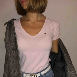  - Fin babyrosa t-shirt, knappt använd!