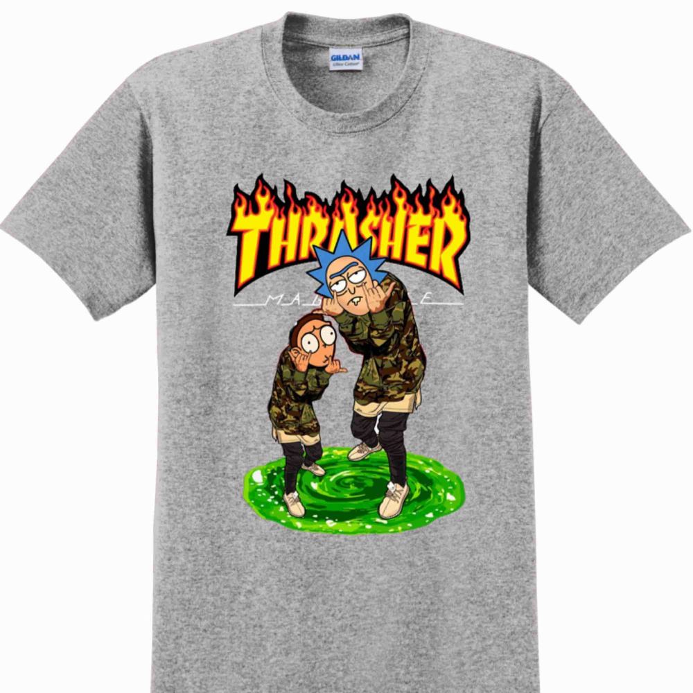 Rick and Morty x Thrasher t-shirt (inte äkta thrasher). Knappt använd! Många intresserade så det går att buda! Just nu ligger priset på 60 kr + frakt (:. T-shirts.
