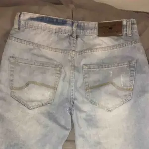 Ett par ljusblåa shorts från Knox, använda ett fåtal gånger, säljer eftersom att de var för stora. Köparen står för frakt.