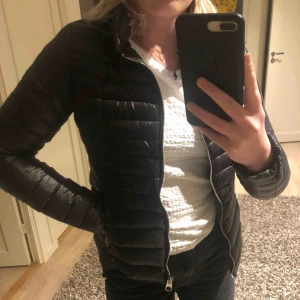  - Perfekta höstjackan. Köpt på mango! Använd sparsamt. Möts upp i stockholm!❤️