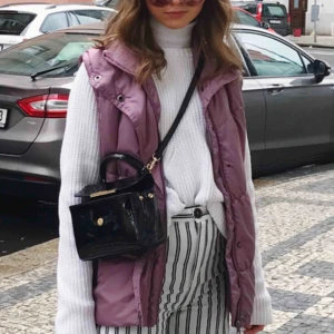  - Oversized väst i dåv rosa färg❤️ perfekt höst-väst. Köpt i Danmark på en liten affär. Jag har storlek XS och västen sitter som på bilderna på mig:-D