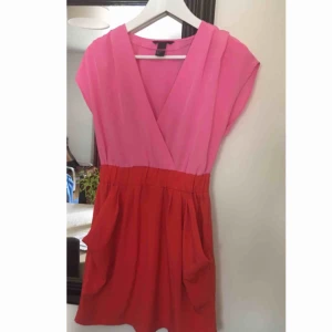  - Klänning i nyskick (använts endast ett fåtal gånger). Köpt på H&M. 