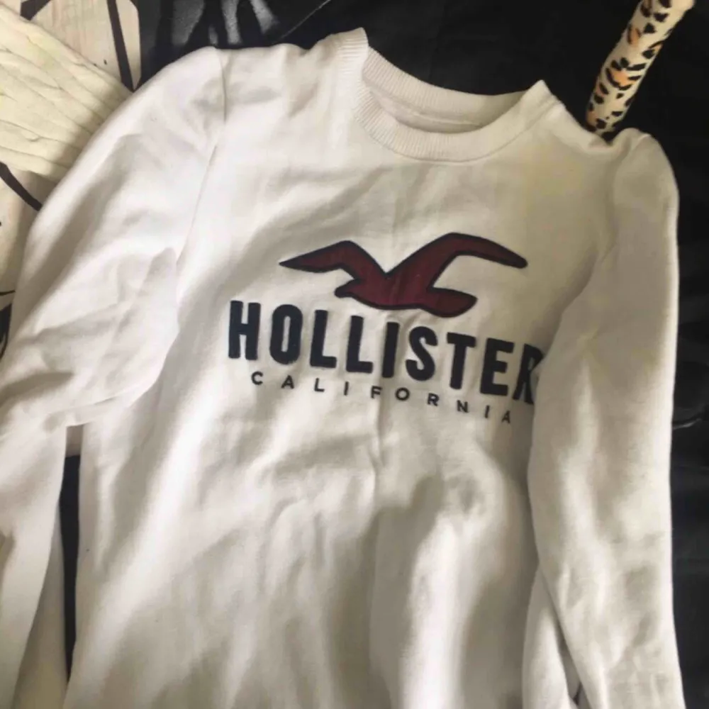 Säljer 2 Hollister sweatshirts , storleke s. 150kr/st. Hoodies.
