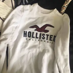 Säljer 2 Hollister sweatshirts , storleke s. 150kr/st