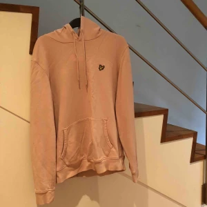  - Säljer min lyle&scott hoodie som är i väldigt bra skick