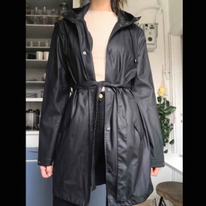  - Regnjacka med luva 