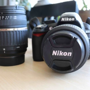  - Systemkamera + originalobjektivet (18-45mm) och ett 18-200mm Tamron. Laddare, ett 2GB minneskort och ett stjärnfilter 62mm följer med. Allt i fint skick!  Finns i Helsingborg.