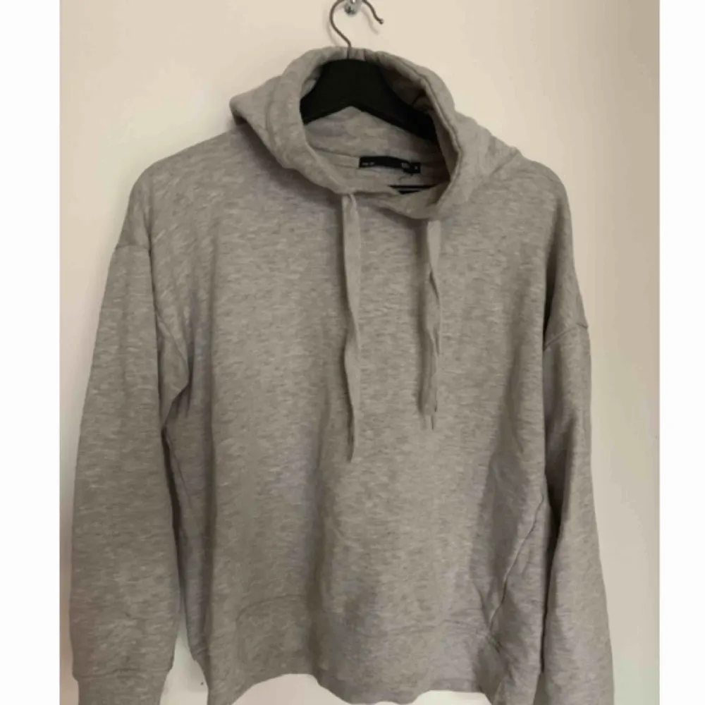 Grå hoodie från Lager157 Säljer pga har flera andra liknande. Hoodies.