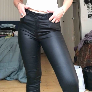  - Vanliga skinnbyxor från vila som bara ligger i garderoben