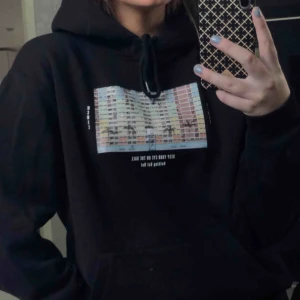  - super snygg hoodie i storleken M man får en snygg oversize look!!🤩 