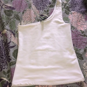 Snyggt linne - Säljer det populära enarmade linnet då jag aldrig använder det, köparen står för frakt!