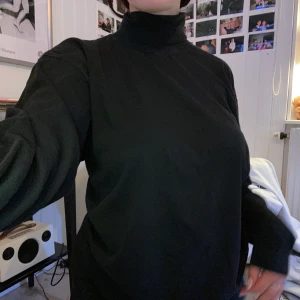 Polotröja!  - Snygg oversized polotröja! Super skön och passar till allt. Köparen står för frakten, annars möts vi upp på söder ❣️