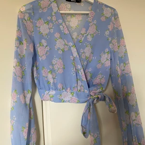 Blus - Blus från bikbok i storlek xs. Använd fåtal gånger. 