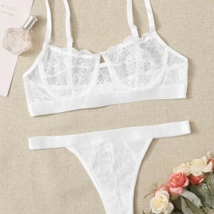 bh - Säljer denna fina bh från sheinside. Den ser exakt ut som på bilden (skriv om ni vill ha fler bilder) bara att den va förliten för mig. Skulle säga den passar xs. 60 kr + frakt