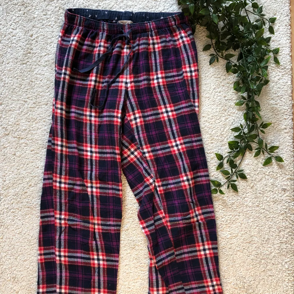 Varma pyjamas byxor från Lindex. Priset är inkl frakt😊. Jeans & Byxor.